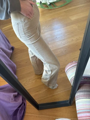 Beigea Manchester raka jeans  - Supersnygga beige Manchester jeans byxor från Tally weijl storlek 32