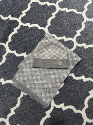 L mössa och halsduk - Väldigt fina perfect för vintern