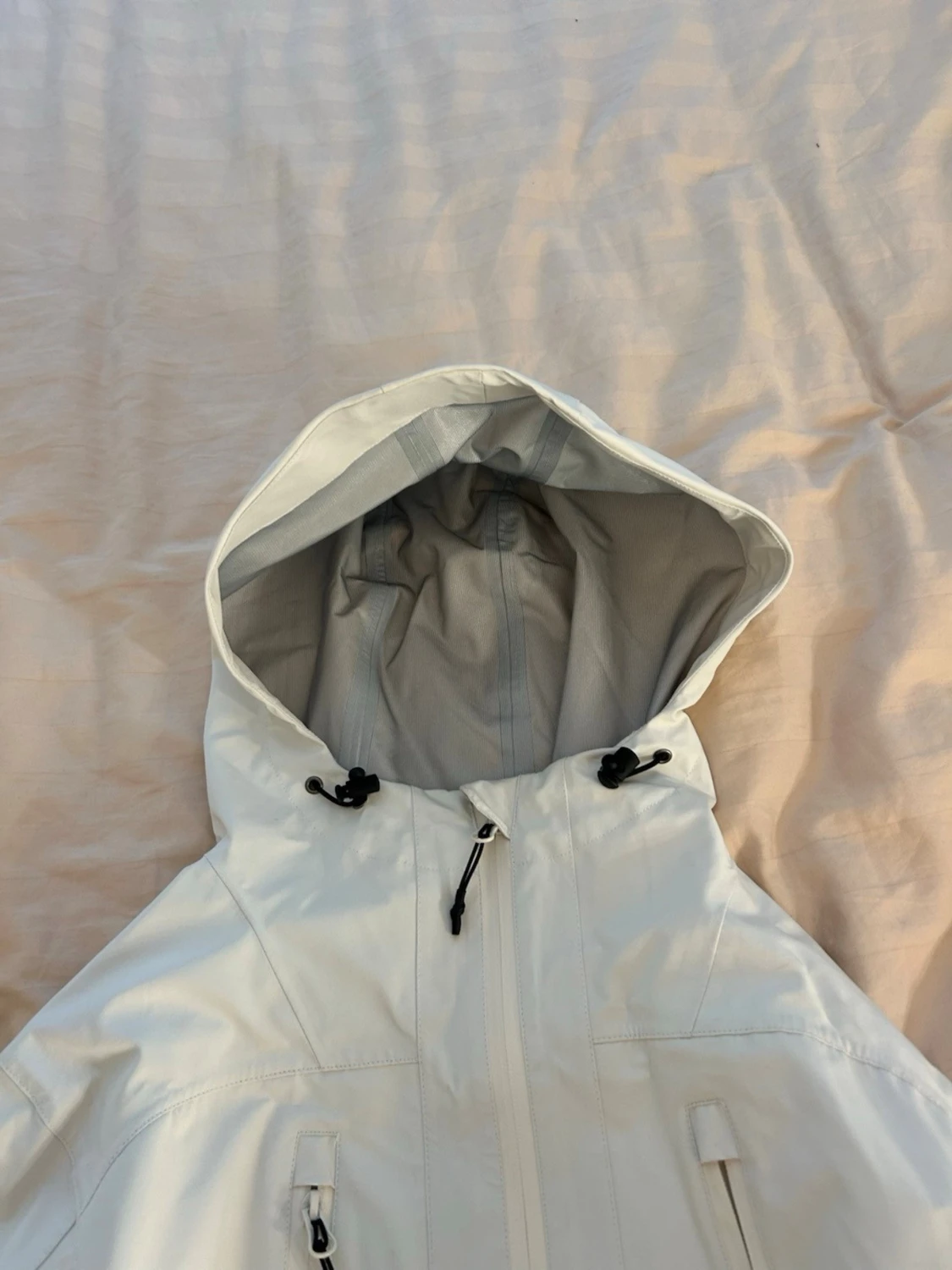 Vit vindjacka med huva - 1