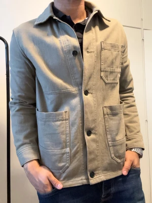 Arket Overshirt - Säljer denna riktigt snygga Arket Overshirten | Mycket bra skick | Storlek 46 ≈ S | Model 175, 70kg | Hör av vid funderingar!