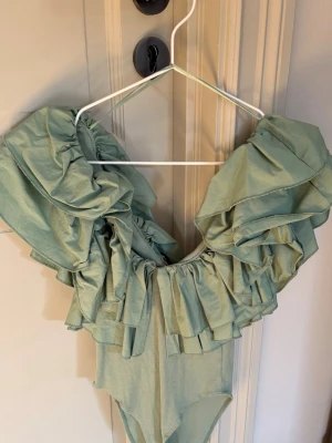 Body  - Fin body från Zara använd 1 gång 