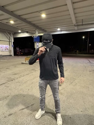 Golftröja NY - Helt ny golftröja från ett svensk märke ExoticaGolf. Paketpris med andra varor kan ordnas! 