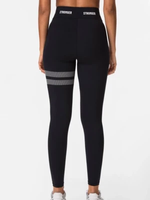svarta leggings från Stronger - Snygga svarta tights från Stronger med hög midja och två gråa ränder runt ena låret. Har används fåtal gånger, skicket är som nytt. Köpte dom för 799 kr. Pris kan diskuteras!💓