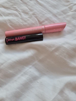 Lumene Nordic Berry Length & Volume Mascara - Säljer en Lumene Nordic Berry Length & Volume mascara som ger både längd & volym i fransarna. Och en "BANG BAD gal" mascara från benefit som ger volym! Har inte använt eller testat den från benvit men har hört mycket från den! Denna är dock i liten form. Sedan lumene anvönd 2-3 ggr och är jätte bra, som teleskopisk maskaran fast lite mer volym! Säljer då jag har många maskaror! Säljer båda för 30 kr tillsammans!