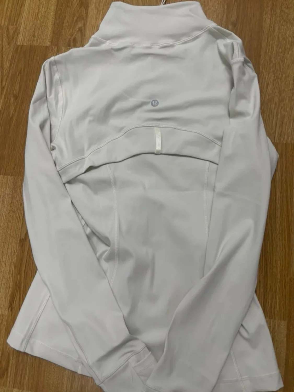 Vit träningsjacka från Lululemon - 2