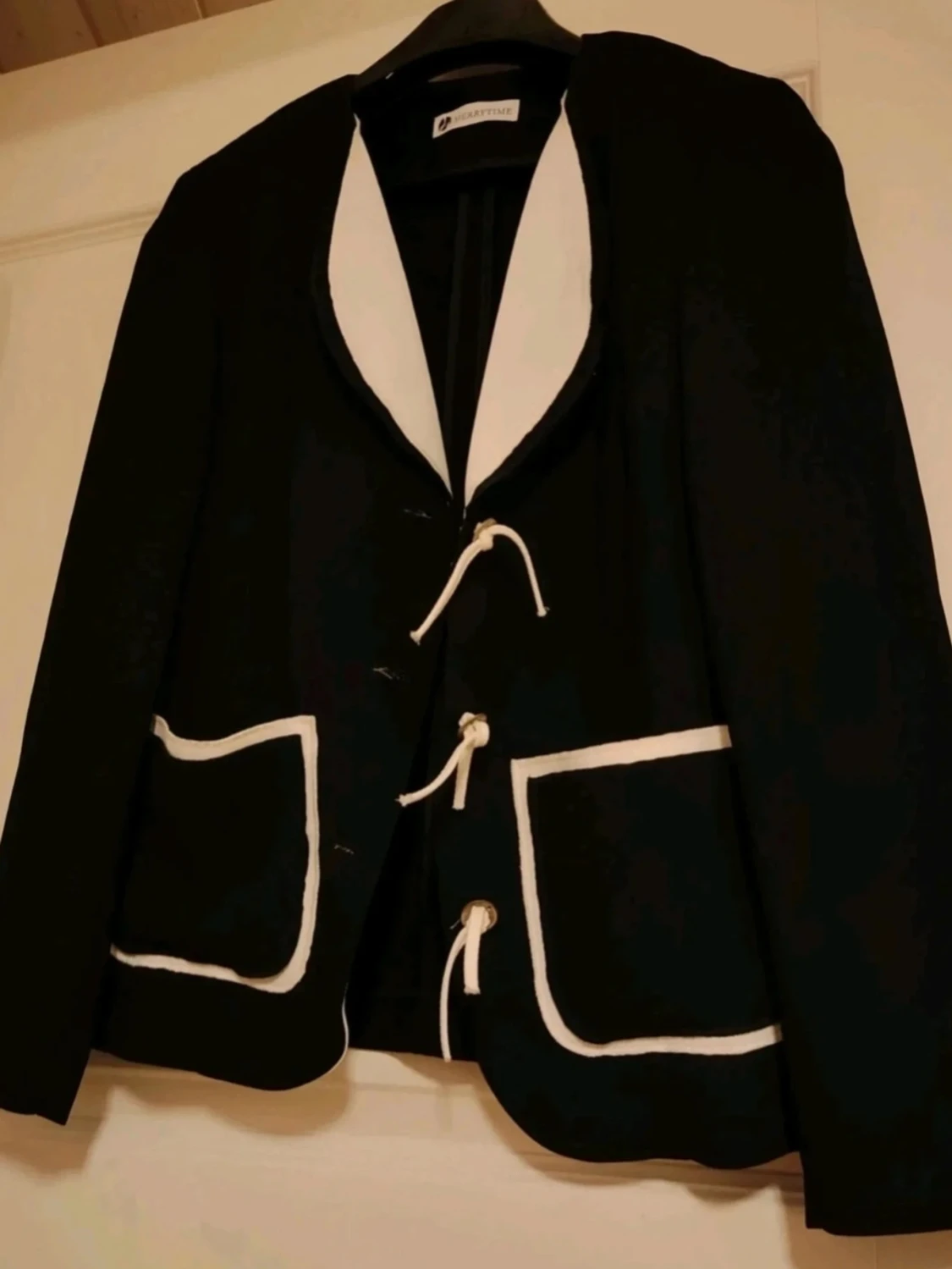 Vintage❤️ Svart kavaj med vita detaljer💎 