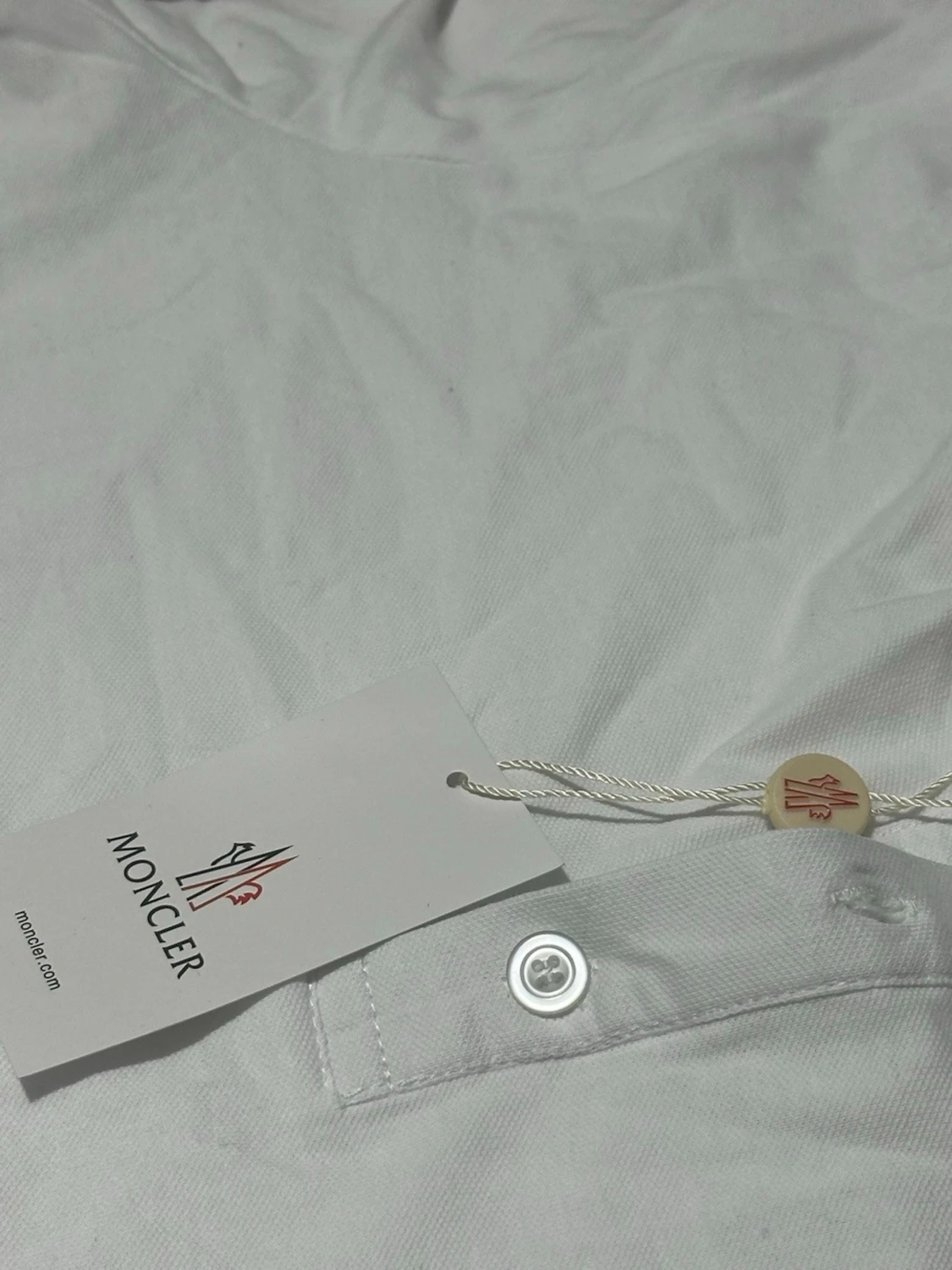 Vit Moncler pikétröja med röd detalj - 2
