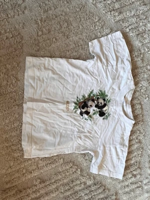 Panda t shirt - Panda t shirt med okänt märke
