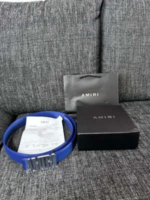 H&M - Pris kan diskuteras vid snabb affär. Alla tillbehör medföljer.