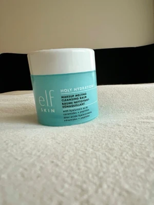 e.l.f. Holy Hydration Cleansing Balm - Makeup Melting Cleansing Balm från e.l.f. Effektivt sminkborttagning och återfuktande. Endast använd med spatulan som medföljde.