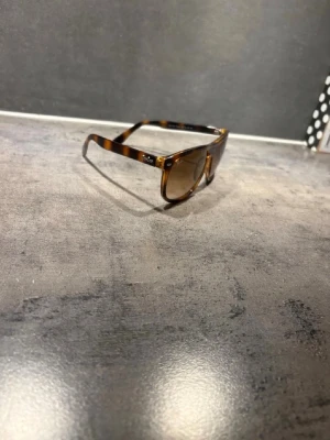 ray ban boyfriend - Mycket bra stick orinalbox följer med.