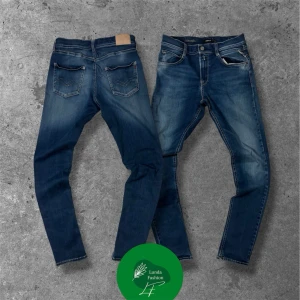 Replay jeans slim fit - Säljer dessa snygga jeansen från Replay | storlek: 16A, sitter som W29 L32 | modell: står inte, slim fit iallafall | skick: 8/10, normalt slitage | Skriv vid frågor, pris kan diskuteras vid snabb affär! 🙌