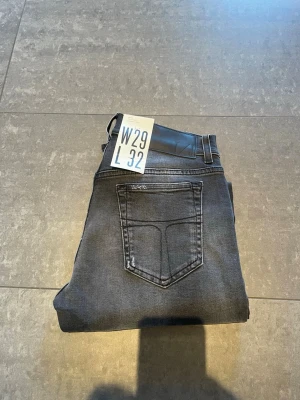 Tiger of Sweden jeans - Helt nya jeans ifrån tiger of Sweden med lapparna kvar på. Storleken är w29 L32 i modellen slim. Kvitto kan visas privat 