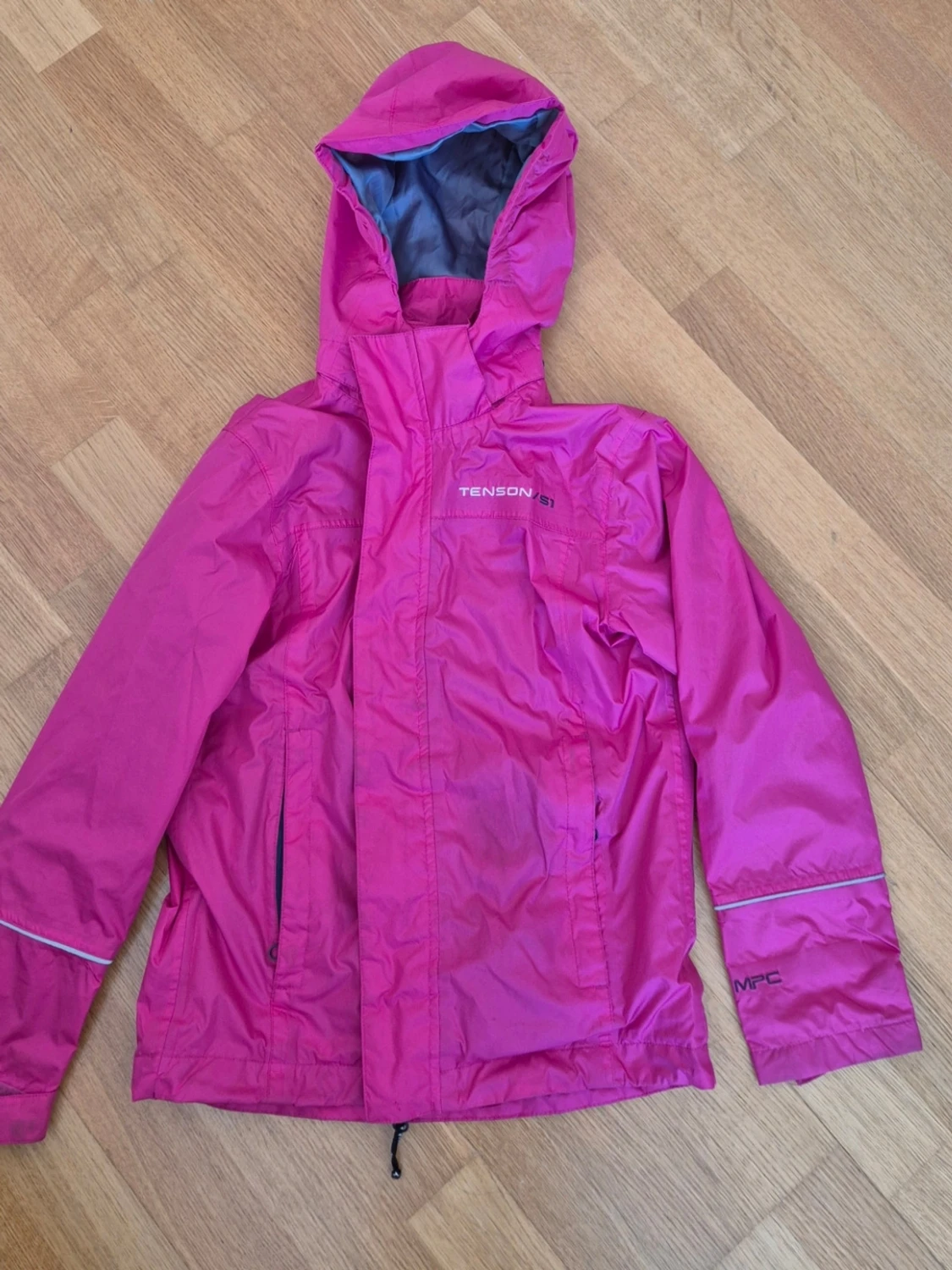 Rosa regnjacka och svarta överdragsbyxor från Tenson - 1