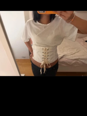 Korsett topp - JÄTTE snygg korsett topp i superfint skick!!!!