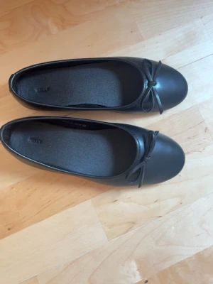 Nelly ballerinaskor - Helt oanvända nelly ballerinaskor. Säljer pga passade inte!