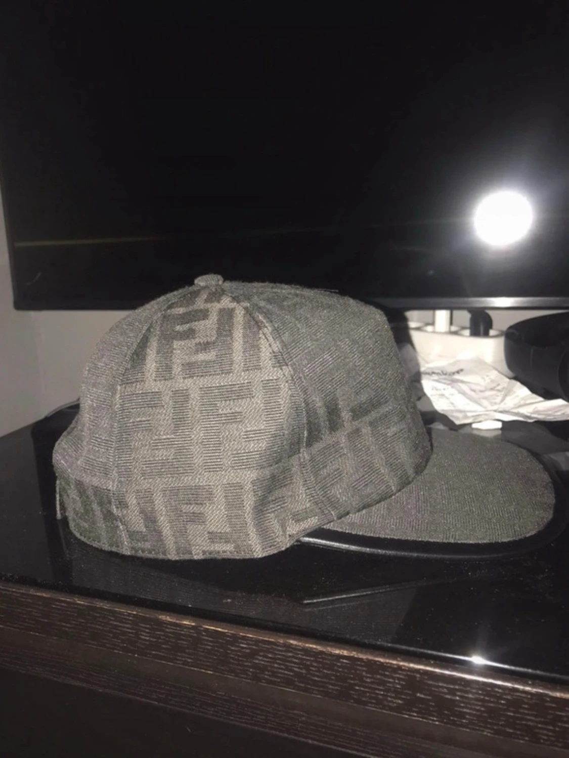 Grå Fendi keps med FF-mönster