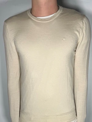 J.Lindeberg tröja - Säljer en ritkigt snygg och trendig J.Lindeberg tröja i fint skick, storlek M, vid frågor är det bara att skriva //Gramenti