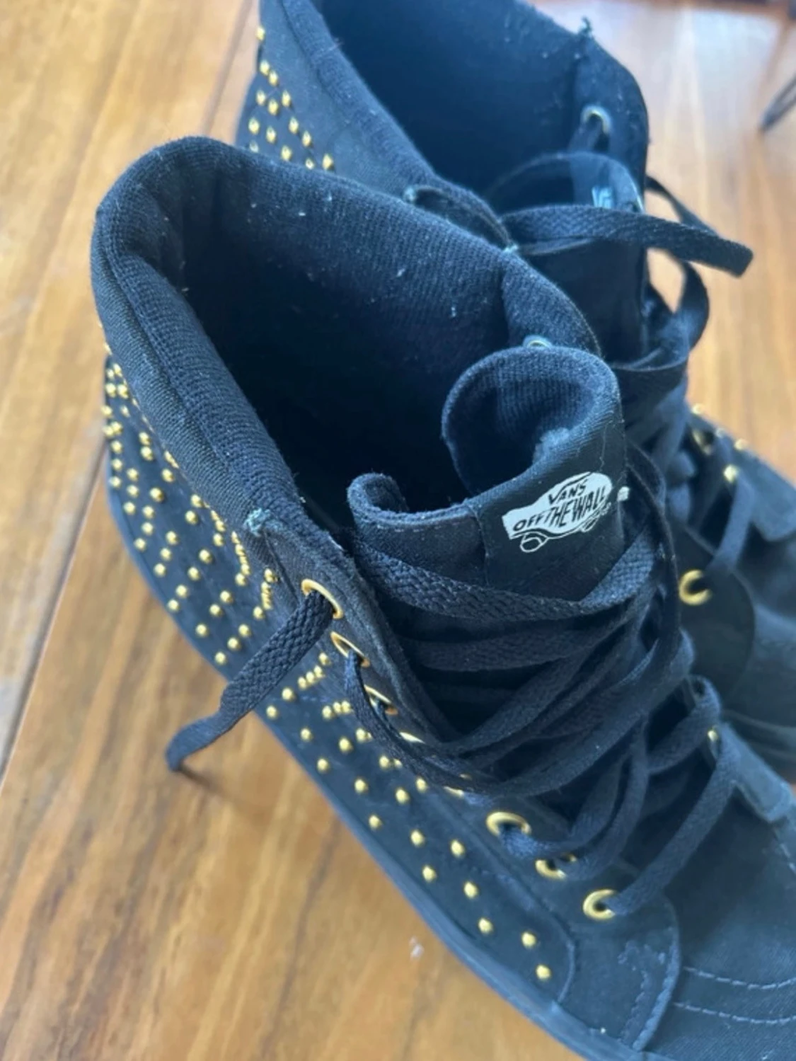 Svarta Vans Sk8-Hi med nitar - 1