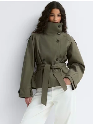 Trenchcoat  - Helt ny med lappen kvar, jättesnygg och helt slutsåld!!💕