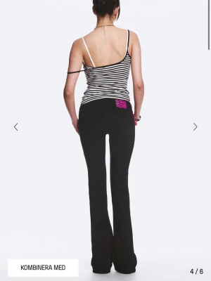 Cheap Monday jeans  - Säljer dessa cheap Monday jeans för att de har blivit för stora för mig. De är ganska slitna vid benen för att de var ganska långa för mig så om ni vill så kan jag skicka bild på det. Nypris 400kr men kommer sälja för 180kr