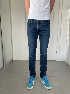 Replay Anbass Jeans  - Säljer nu dessa Replay Anbass Jeans, W32 o L32, skriv för fler bilder/frågor🙌🏼