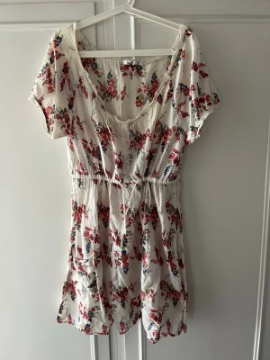 Klänning/tunika - Använd, men i fint skick. Kan finns någon liten skavank, men inget jag kan hitta. Storlek XL