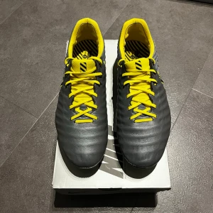 Nike Tiempo Legend 7 Elite - Storlek 43, original skopåse/skolåda medföljs 