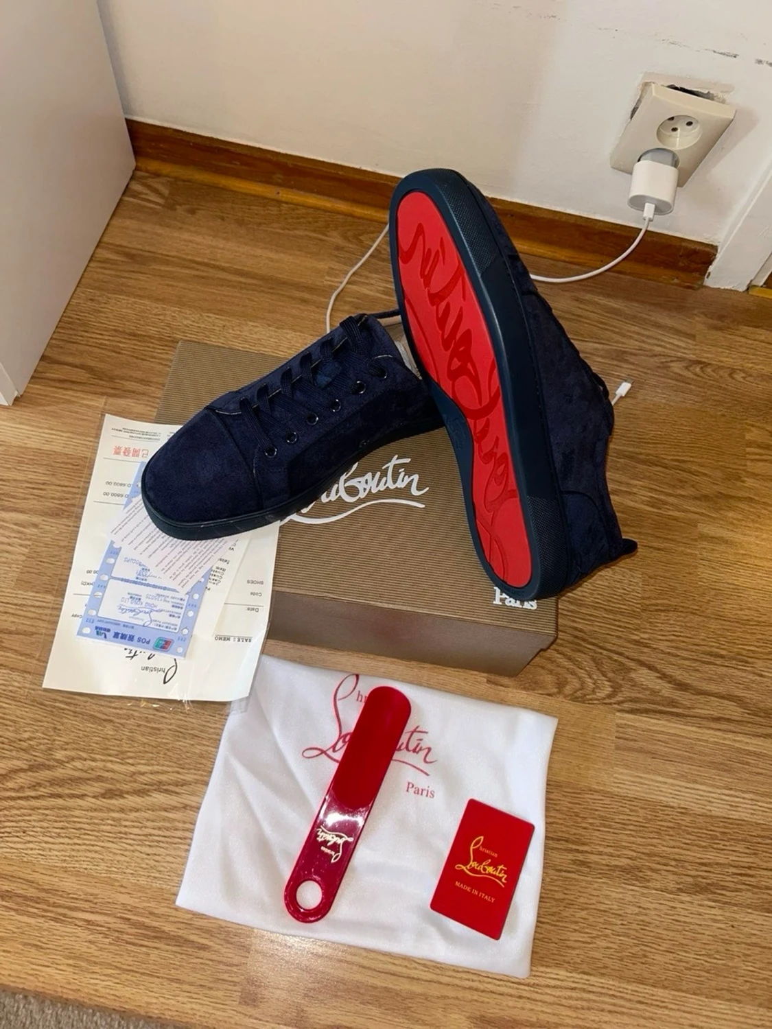 Mörkblåa Louboutin sneakers i mocka - 2