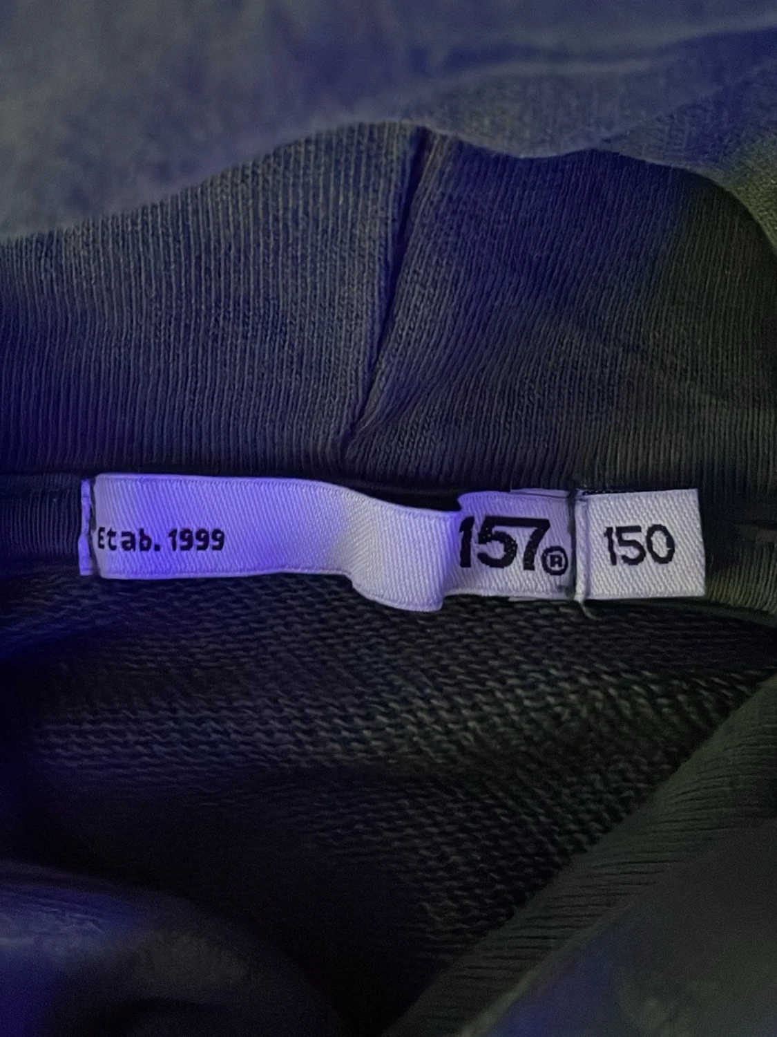 Olivgrön hoodie från V.N.D. - 2