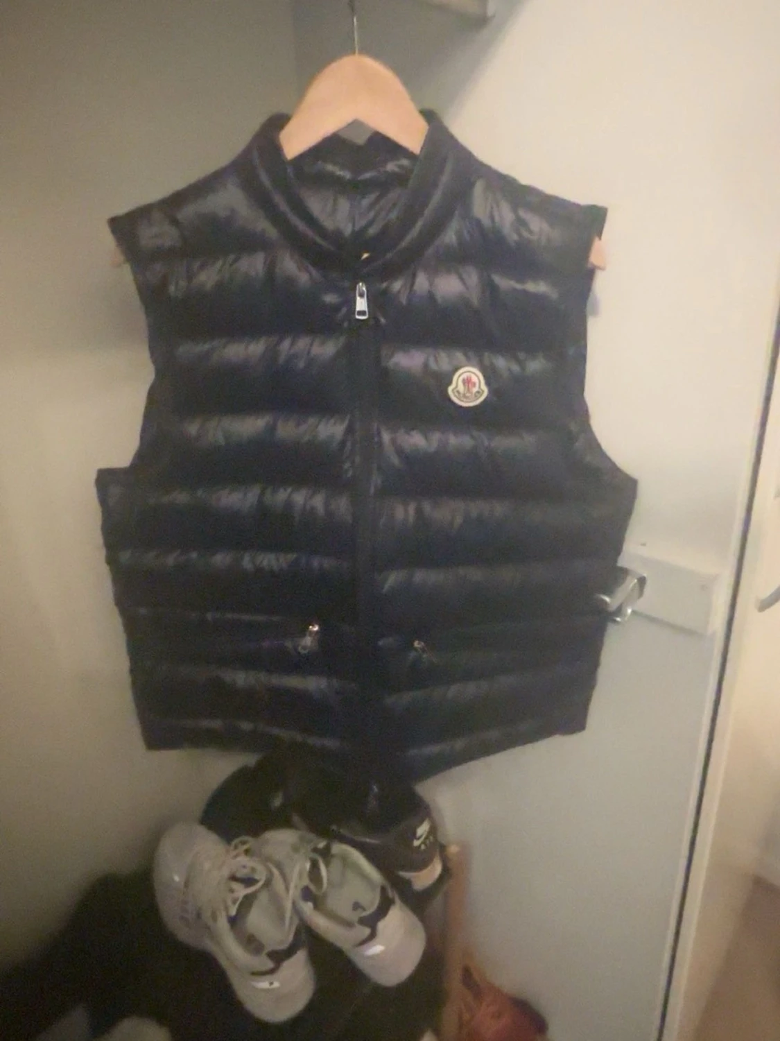 Mörkblå dunväst från Moncler