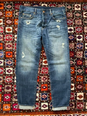 Archive denim jeans W32 L32 - Säljer ett par feta gamla jeans med slitningar som är otroligt snygga. Lite oklart var jeansen är ifrån men dem är riktigt feta! Hör av dig vid frågor om jeansen osv!