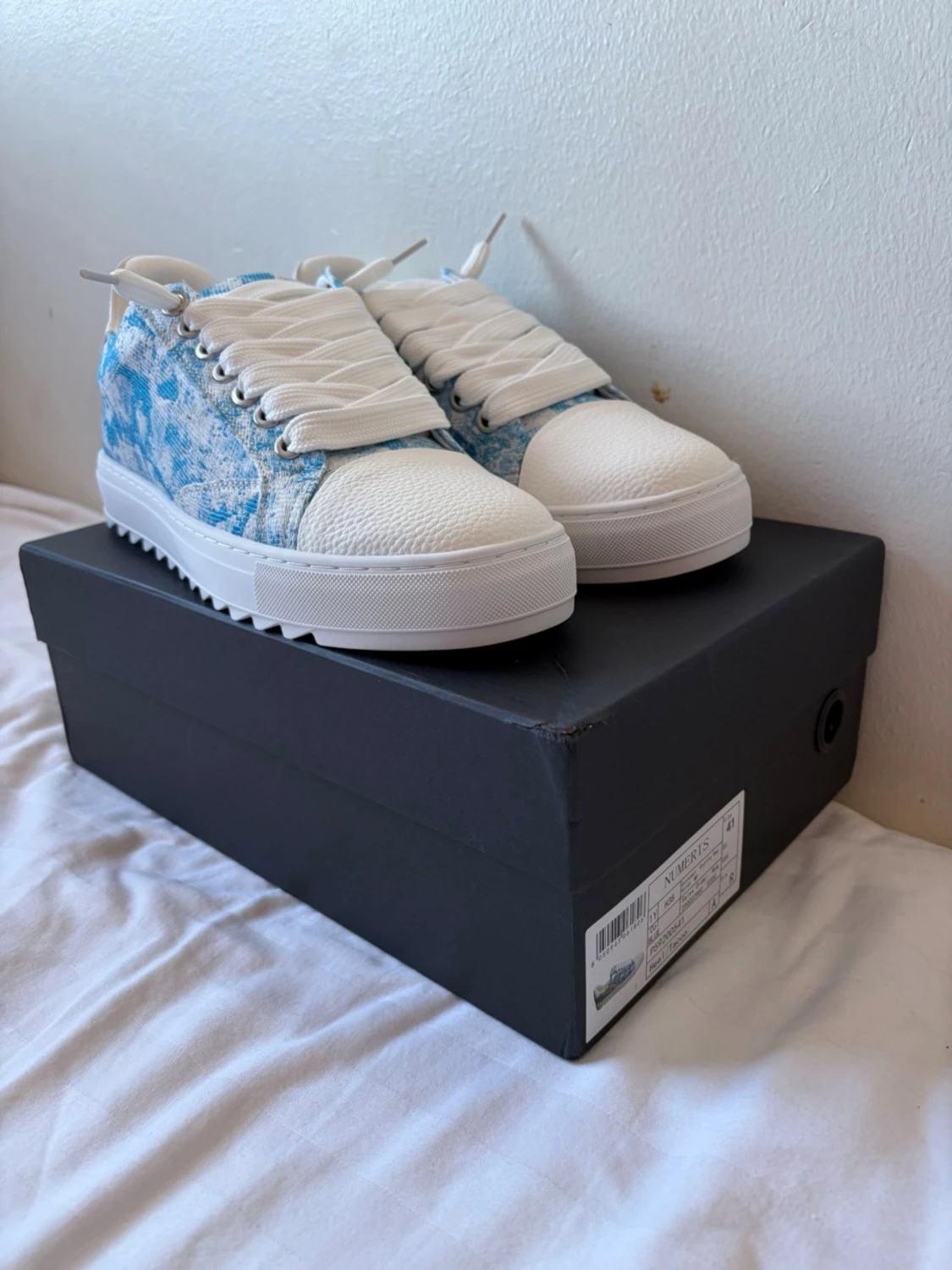 Numeris blåvita sneakers med mönster - 1