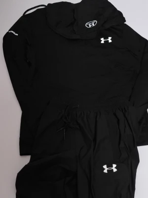 Under Armour set - Black windbreaker set. Jacket plus matching trousers. Size M on both. Fresh and clean. Super comfortable for running or everyday style. Make me an offer for a quick sale.