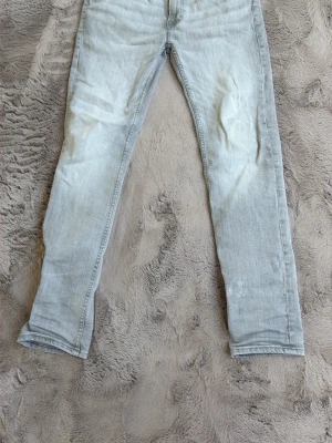 Jeans dressman - Snygga grå jeans med fet tvätt perfekt nu till sommaren 