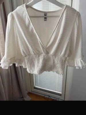 Blus/topp - Väldigt fin sparsamt använd blus i väldigt gott skick 🌸