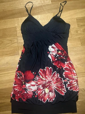 Vintage Klänning - Storlek XS. Ny skick. Märket är Forever 21.