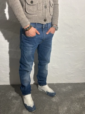 Replay jeans  - Ett par riktigt snygga jeans från Replay i storlek W31 L30 i modellen Anbbas hyperflex 