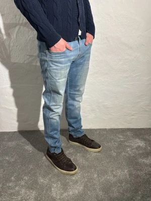 Replay jeans  - Ett par riktigt snygga jeans från Replay i storlek W33 L30 i modellen Anbbas 