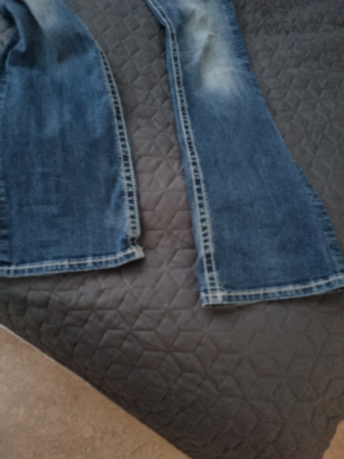 Blå bootcut jeans med broderi från miss me  - 4