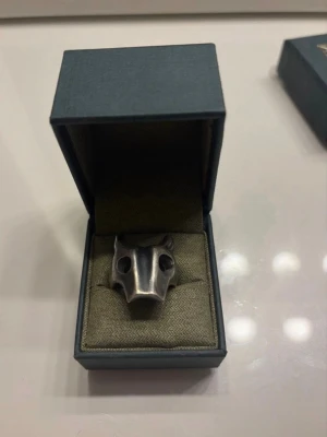 Maria Nilsdotter ring  - Cool Maria Nilsdotter ring  i silver.  Är i utmärkt skick och i storlek 18 mm