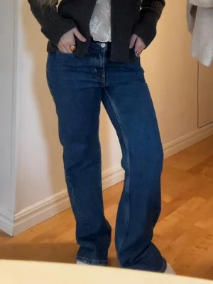 Low arrow jeans - Så snygga och populära jeans från Weekday i modellen Low Arrow, 25/30