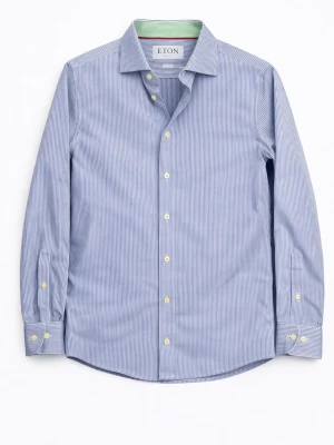 Eton Skjorta - Säljer min blåvit-randiga Eton skjorta. Den är i storlek 38 - vilket är S/M och i bra skick. Skriv gärna till mig vid frågor/funderingar!