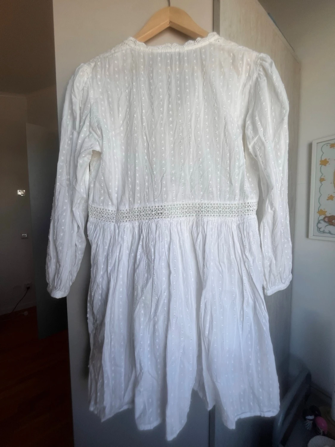 Vit broderad kortklänning med spets - 3