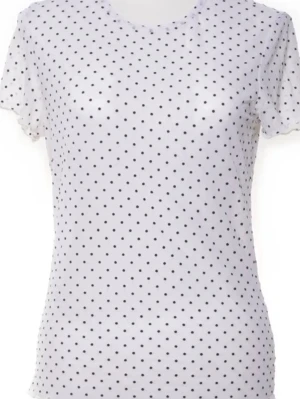 Vit prickig blus  - Denna ursnygga prickiga t shirt som är i storlek S, från märket Even & odd. Skriv får fler frågor, postar inom 1-3 dagar 