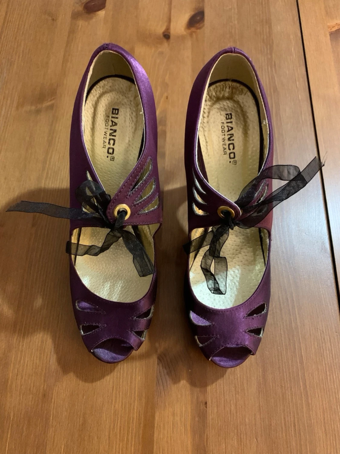 Lila satin-pumps med rosett från Bianco - 1