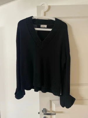 Vringad stickad tröja  - Mysig tröja från Gina tricot som inte kommit till användning 