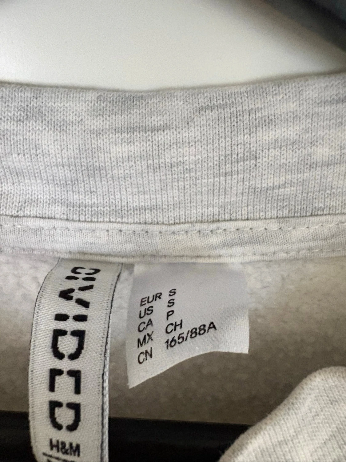 Ljusgrå sweatshirt från H&M BASIC - 2
