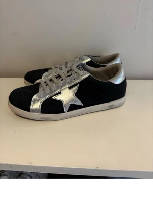 Golden goose skor strl 39 - Väldigt bra skick på skorna 