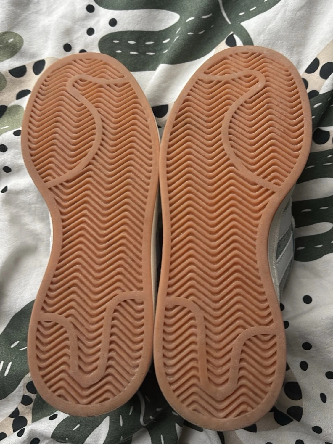 Vita Adidas sneakers med gummisula - 1